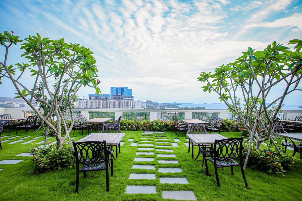 Sea Breeze Hotel & Villa Сиануквиль Экстерьер фото