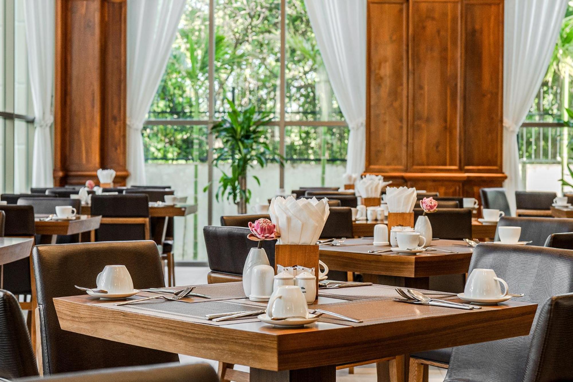 Sea Breeze Hotel & Villa Сиануквиль Экстерьер фото