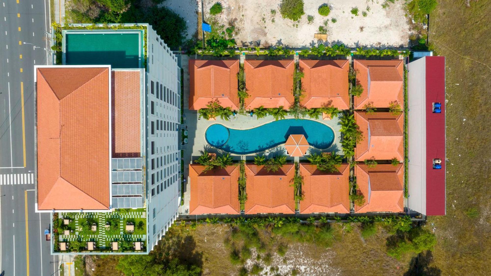 Sea Breeze Hotel & Villa Сиануквиль Экстерьер фото